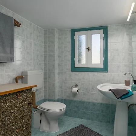 Wood And Stone Apartment *